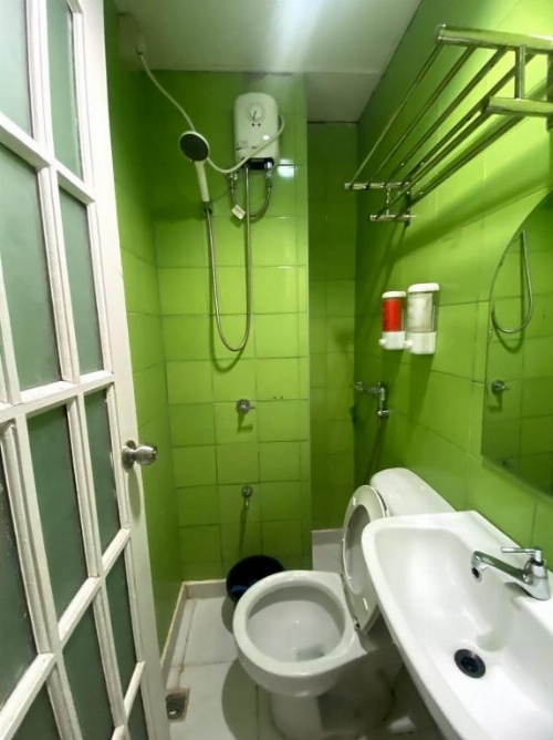 OYO 104 Manila Venetian Hotel image 12