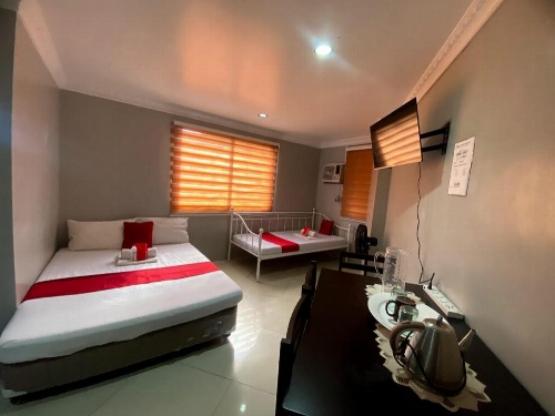 OYO 104 Manila Venetian Hotel image 13