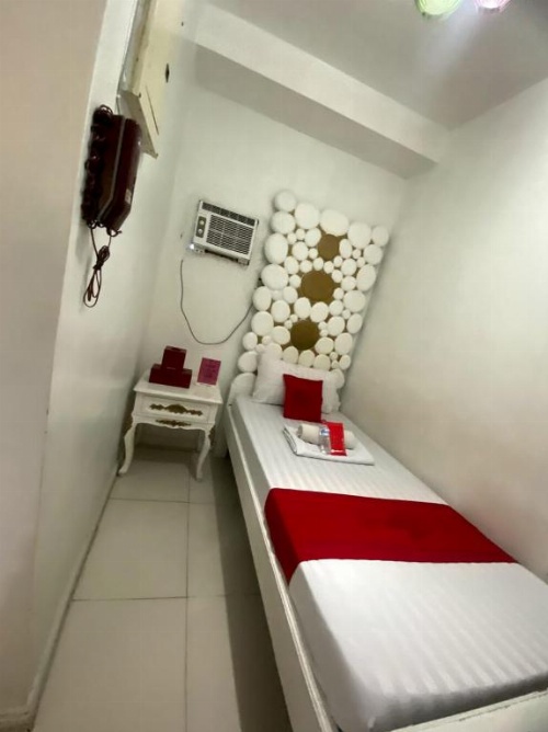 OYO 104 Manila Venetian Hotel image 14