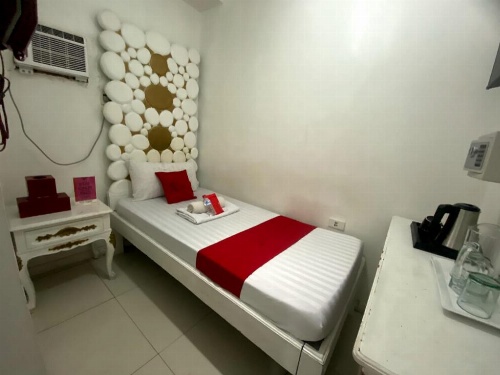 OYO 104 Manila Venetian Hotel image 15