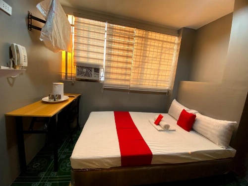 OYO 104 Manila Venetian Hotel image 5