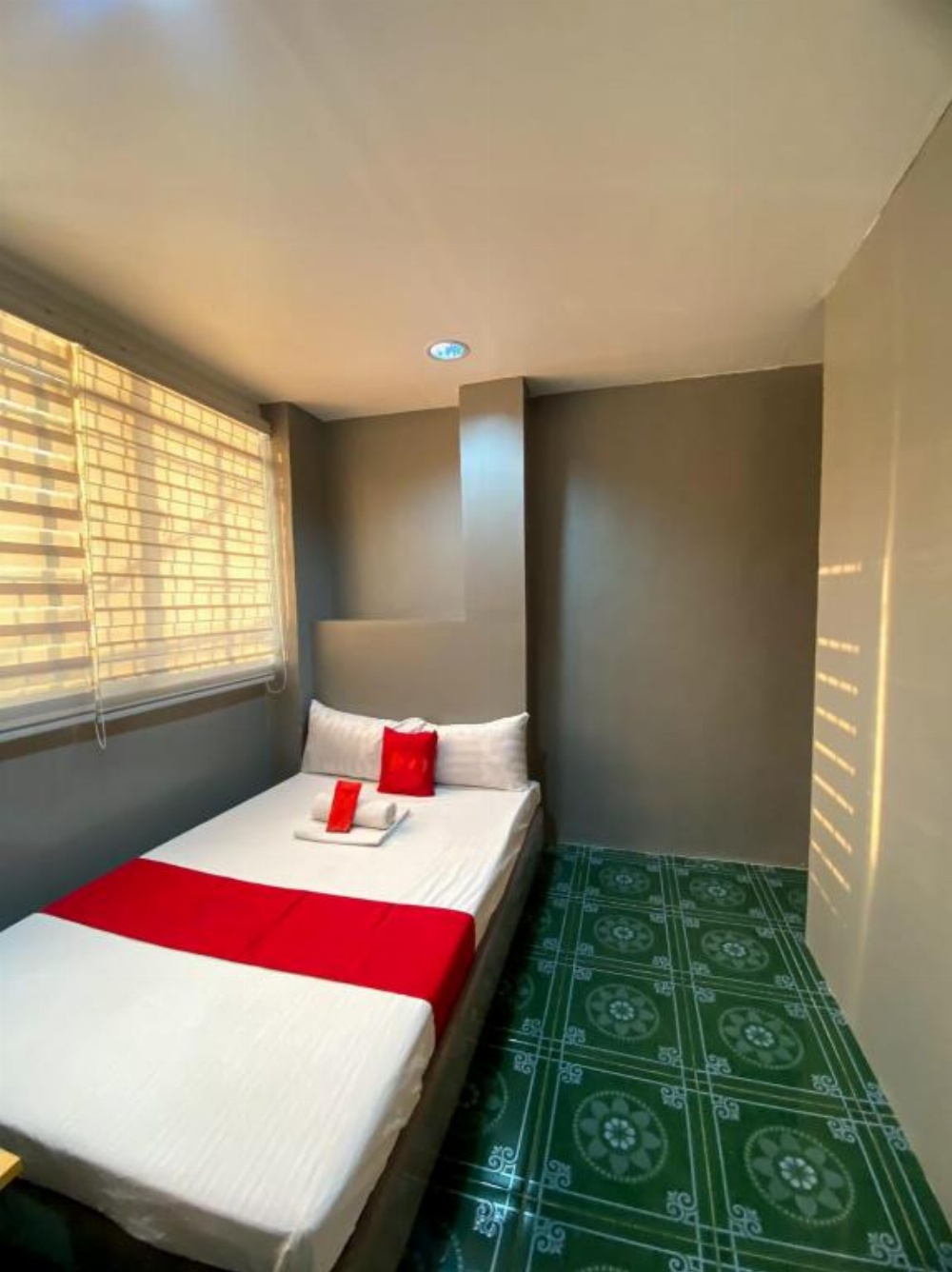 OYO 104 Manila Venetian Hotel