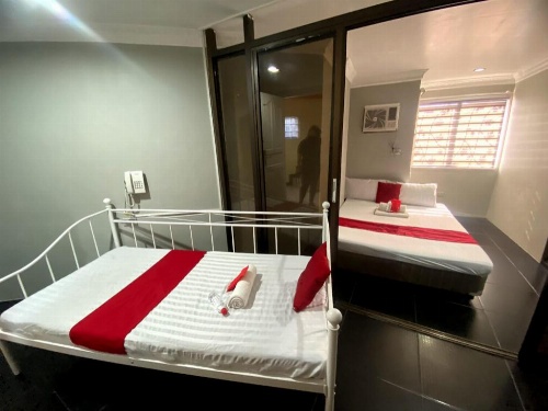 OYO 104 Manila Venetian Hotel image 9